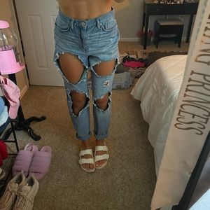 URBAN OUTFITTERS BDG MOM JEANS! SIZE 27